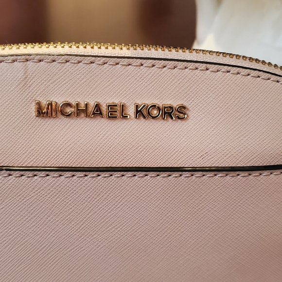 Michael Kors Jet Set Dome and wristlet - Picture 2 of 7